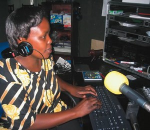 26-wnnradio-nairobi-kenya-radio-journalist-woman