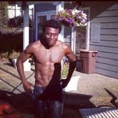 Pic of the Day!Obafemi Martins shows his 6pac