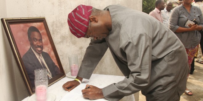 Pics Gov Fashola visits Widow of Sesan Ogunro