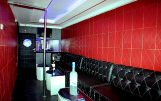 De Vogue Bar & Lounge Vibrates With Newly Acquired Hi-Tech Equipment