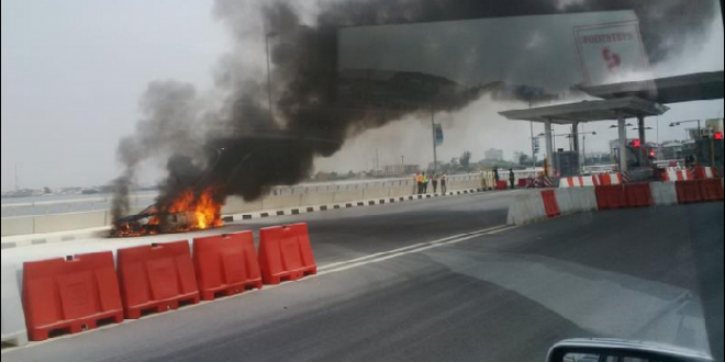 Car burning on LEKKI – IKOYI TOLLBRIDGE (PIX)