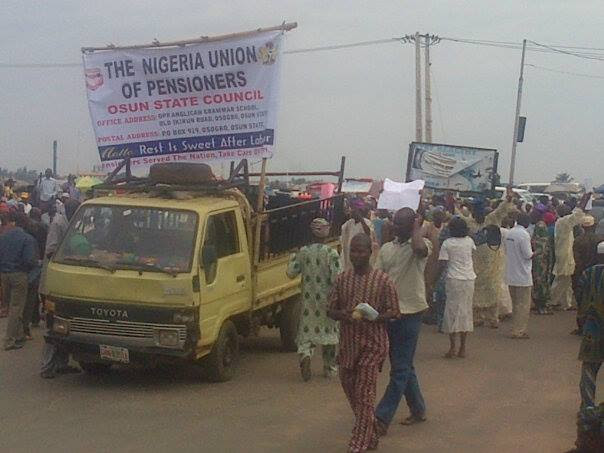 Pensioners seal up Osogbo roads over Gov Aregbesola’s failure to pay them