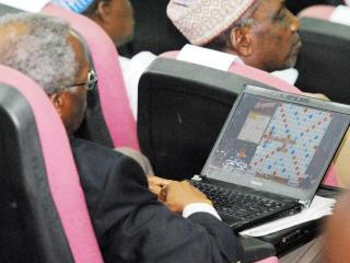 Pix of the Day!Delegate play Scrabble during Confab sitting