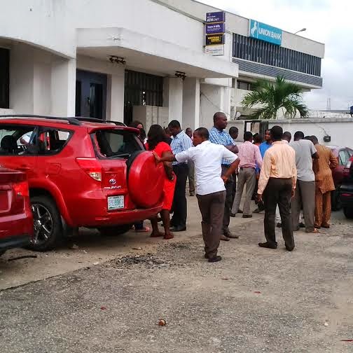 Photos: How Wema Bank security manShoots Conductor & Caused Disorder On Oba Akran Yesterday