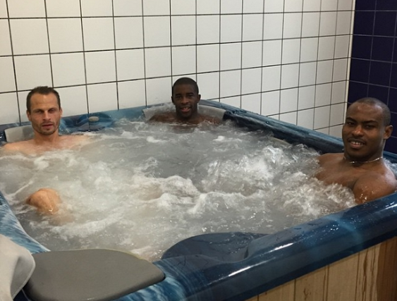 Pix of the Day!Vincent Enyemma and teammates pose in Jacuzzi