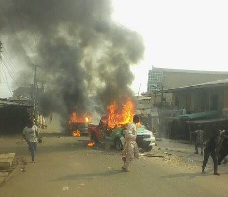 Jonathan’s Campaign Vehicles Set Ablaze In Niger State