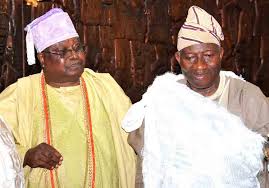 Video!Awujale Dresses Goodluck in Full ijebu Royal Robes