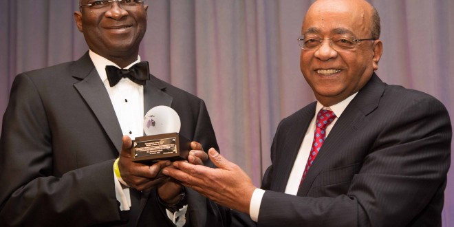 Pics!Gov fashola receives Stephen scolaraz Award in New york