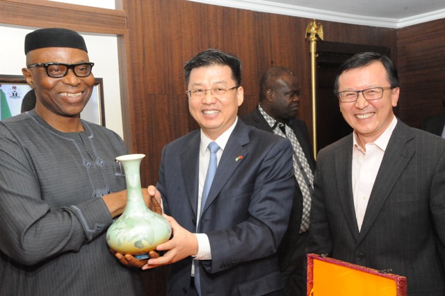 pixs!Chinese Amb visits Gov mimiko