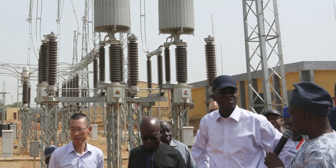 Pics!Fashola  inspects ministries projects in Abuja