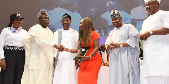 Tara Durotoye crowned most insipirational woman by Lagos 1st lady at COWLSO Event