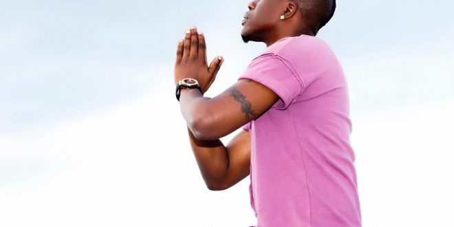 Iceberg Slim Poses for Outdoor Shots in New York