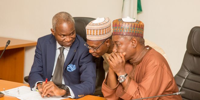 PICTURES: FASHOLA,HASSAN MEET WITH STAKEHOLDERS OF THE BODO – BONNY ROAD AND BRIDGES PROJECT