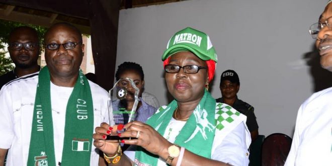 NIGERIA FOOTBALL SUPPORTERS CLUB HONOURS GOVERNOR AKEREDOLU, WIFE