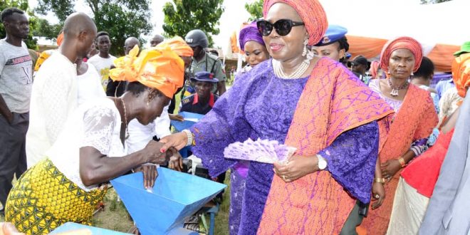 Mrs Akeredolu takes FOWOSO empowerment to Ese-Odo Council area of Ondo state