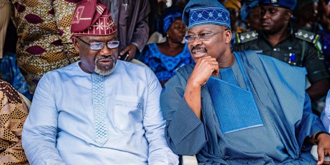 Gov Ajimobi attends Toye Arologun’s Dad burial