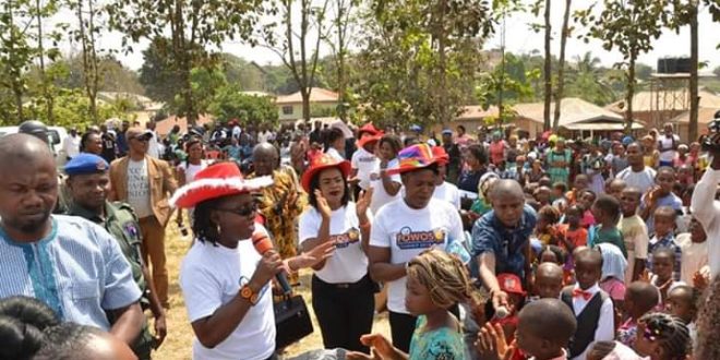 Mrs Akeredolu distributes Christmas gifts to Oka Akoko children