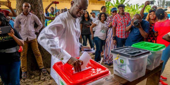 PICTURES : FASHOLA, WIFE, OTHERS VOTE DURING THE PRESIDENTIAL AND NATIONAL ASSEMBLY POLLS AT WARD G3, UNIT E002, SURULERE, LAGOS  