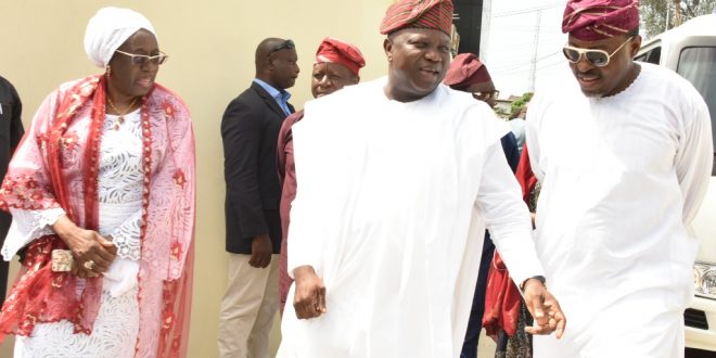 PICTURES: GOV. AMBODE PAYS CONDOLENCE VISIT TO PA FASINRO’S FAMILY ON MONDAY, APRIL 1, 2019