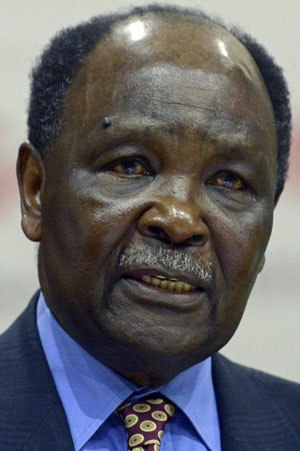 BREAKING: Former Head Of State, Yakubu Gowon Slumps At Grave Side In Delta