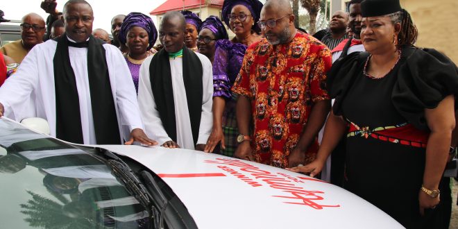 Kenneth Ekhuemelo Receives Hymnodia Car Prize In Church Amidst Jubilation