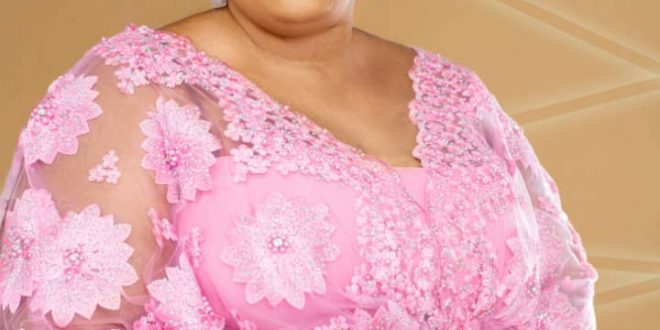 Lagos Society Woman, Alhaja Ajoke Yeye Oge To Porch l adds a year,Holds classy party