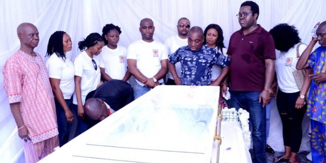 1st pictures from Bestman mum burial