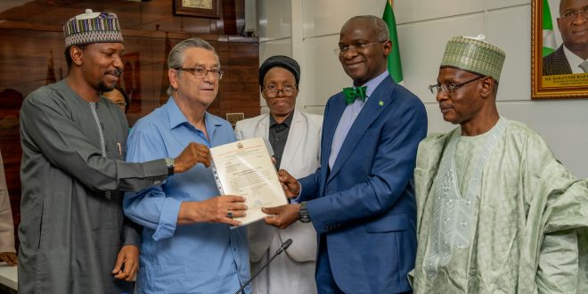 Fashola hands over keys of houses to Super Eagles ex internationals 27years after winning nations cup