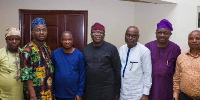 Gov fayemi hosts outgoing Ekiti legislators to Dinner