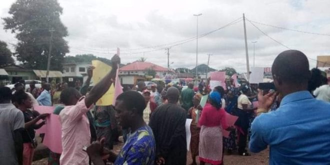 ADO EKITI APC MEMBERS PROTEST IMPOSITION OF CANDIDATES