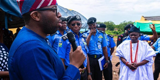 Hon Seyi Adisa attends commissioning of new police posts in constituency