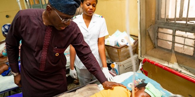 PHOTO NEWS: GOV SANWO-OLU PAYS UNSCHEDULED VISIT TO GENERAL HOSPITAL, MARINA