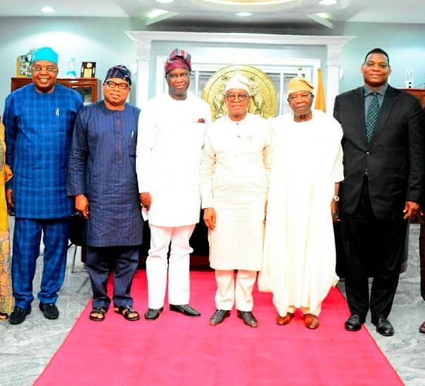 PHOTOS: Oyetola Inaugurates Osun’s 5-man C’tee On LAUTECH Crisis