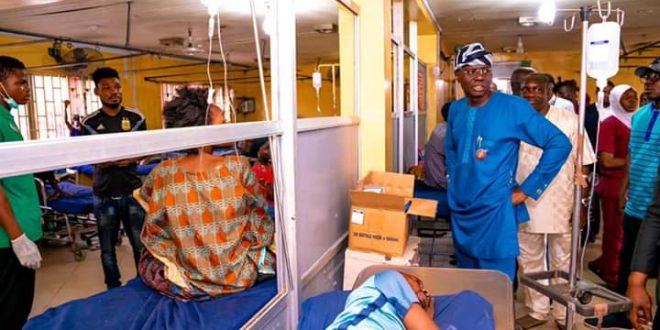 Sanwo-Olu marks boxing day with patients at Lagos Hospital