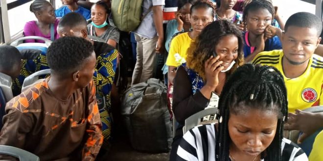 CORONAVIRUS: GOV FAYEMI PROVIDES FREE BUSES , HAND SANITIZERS FOR EKSU STUDENTS TRAVELLING OUTSIDE EKITI .