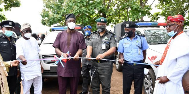 Makinde inaugurates Mobile Police Unit, presents Hilux trucks for operations