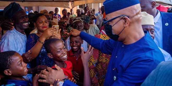 2023: 5,000 Adebutu, Kashamu loyalists decamp to APC