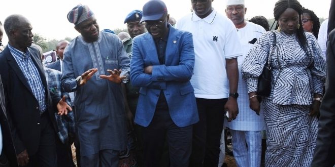 SANWO-OLU DONATES TWO HIGH-CAPACITY BUSES, FAST-SPEED INTERNET TO STUDENTS OF NEWLY UPGRADED LAGOS VARSIT