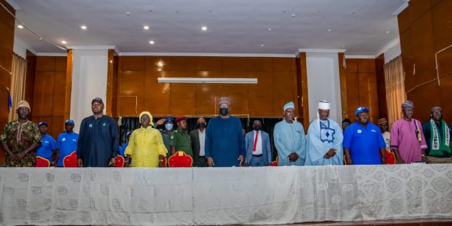 Applause as AbdulRazaq addresses Kwara school heads