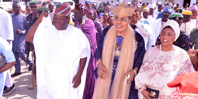 Colorful cultural display holds as Jimoh Ibrahim,  others storm Ugbo for Olugbo’s 13th Coronation anniversary