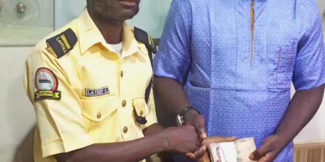 LASTMA OFFICER GETS N100K CASH REWARD FOR EXCEPTIONAL SERVICE TO COMMUNITY