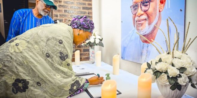 “Senator Oluremi Tinubu Prays for Strength and Comfort for Akeredolu Family During Condolence Visit”