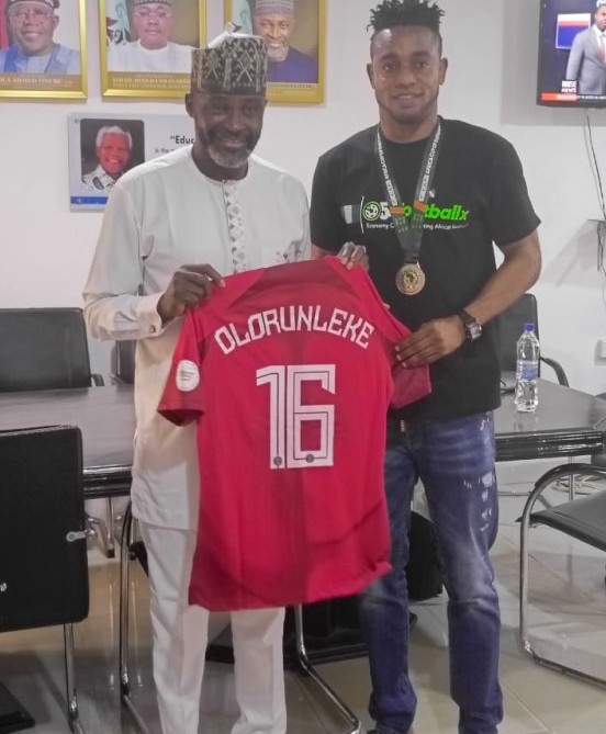 “Kogi State Commissioner Honored and Inspired by Super Eagles Goalkeeper’s Dedication to Education and Sports”