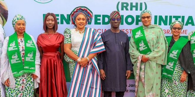 First Lady Oluremi Tinubu Reaffirms Commitment to Nigerians as RHI Distributes Food in Edo State